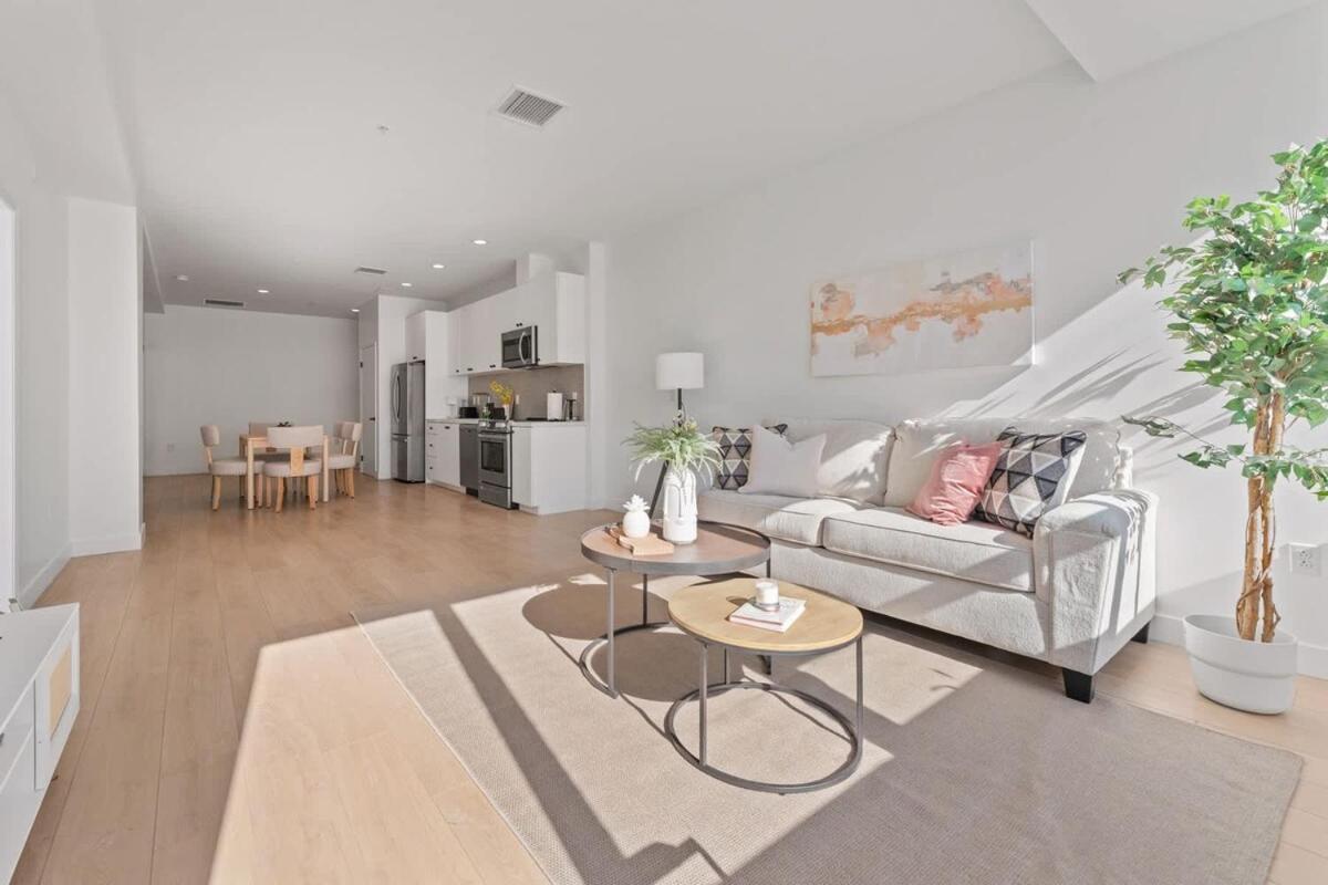 Stylist Downtown La Gateway- 2bd