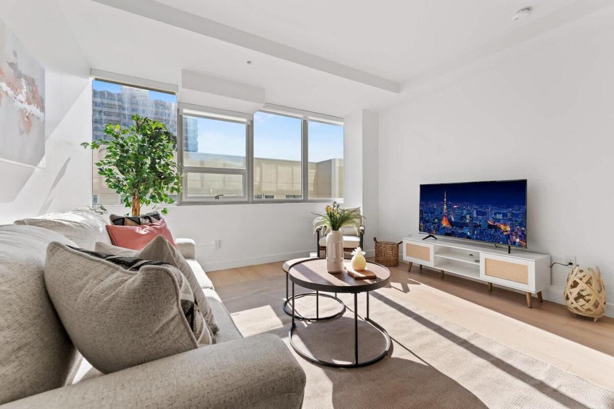 Stylist Downtown La Gateway- 2bd